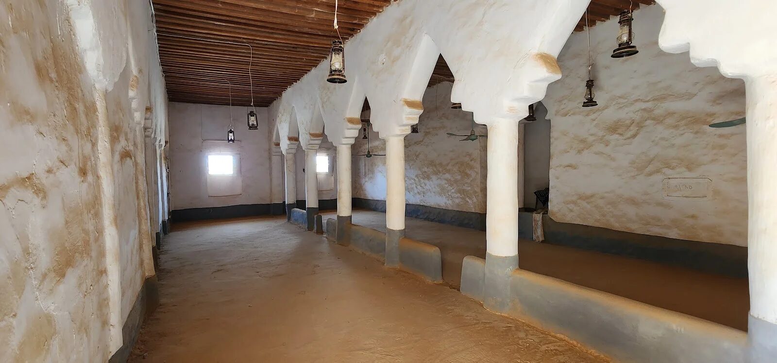 داخل المسجد
